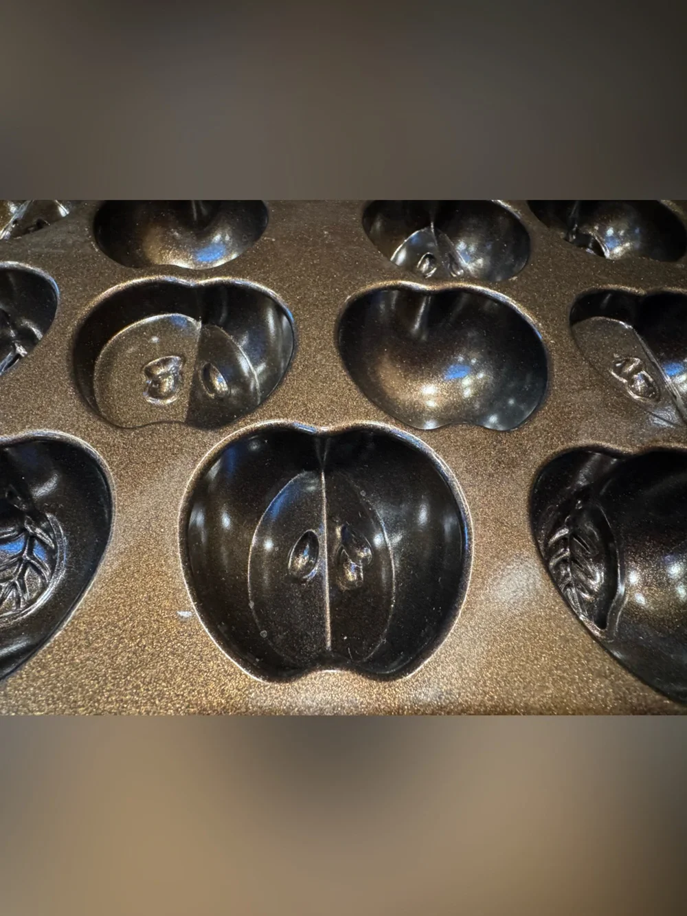 Nordic ware Apple-Shaped Cast Aluminum Apple Cakelet Muffin Pan: Made in USA 🇺🇸